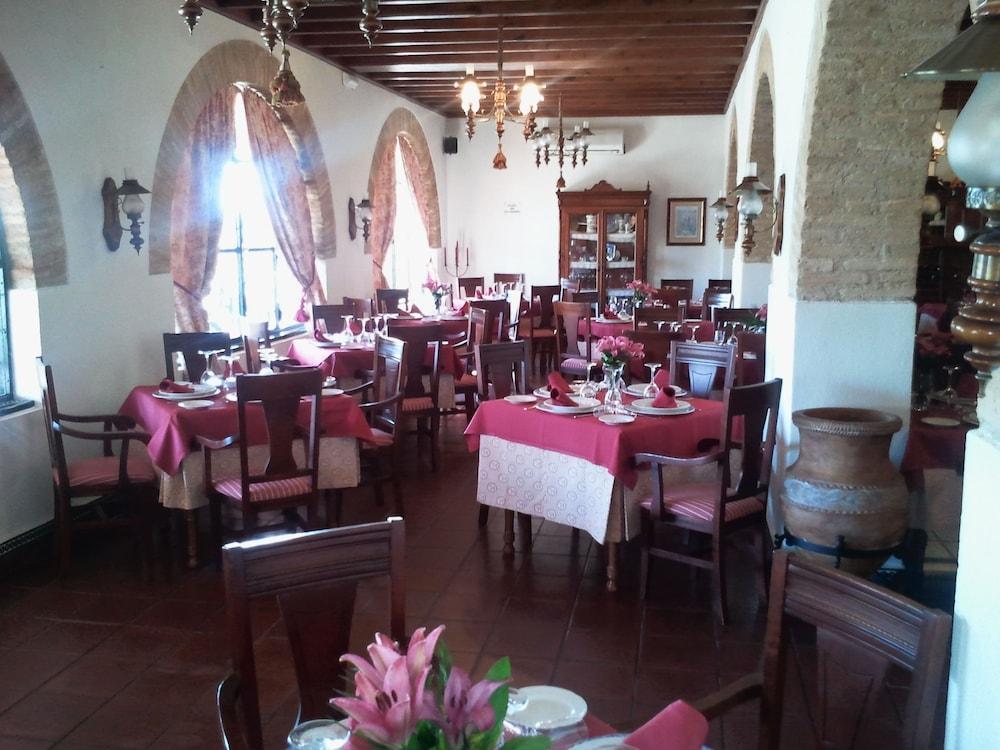 Hotel Castillo De Montemayor エクステリア 写真
